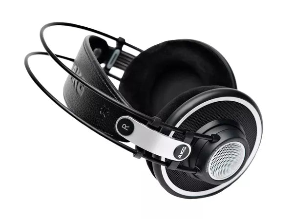 AKG K702